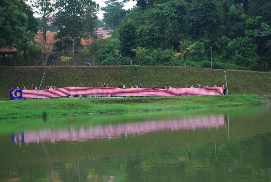 Bendera Terpanjang! satu rekod