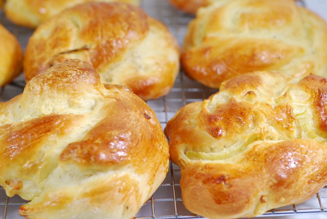 Know Whey On a Roll 60Minute Onion Rolls