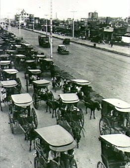 Philippines People Filipino Pinoy Pilipinas Old Black White Pictures kalesa calesa street scene 1945 manila