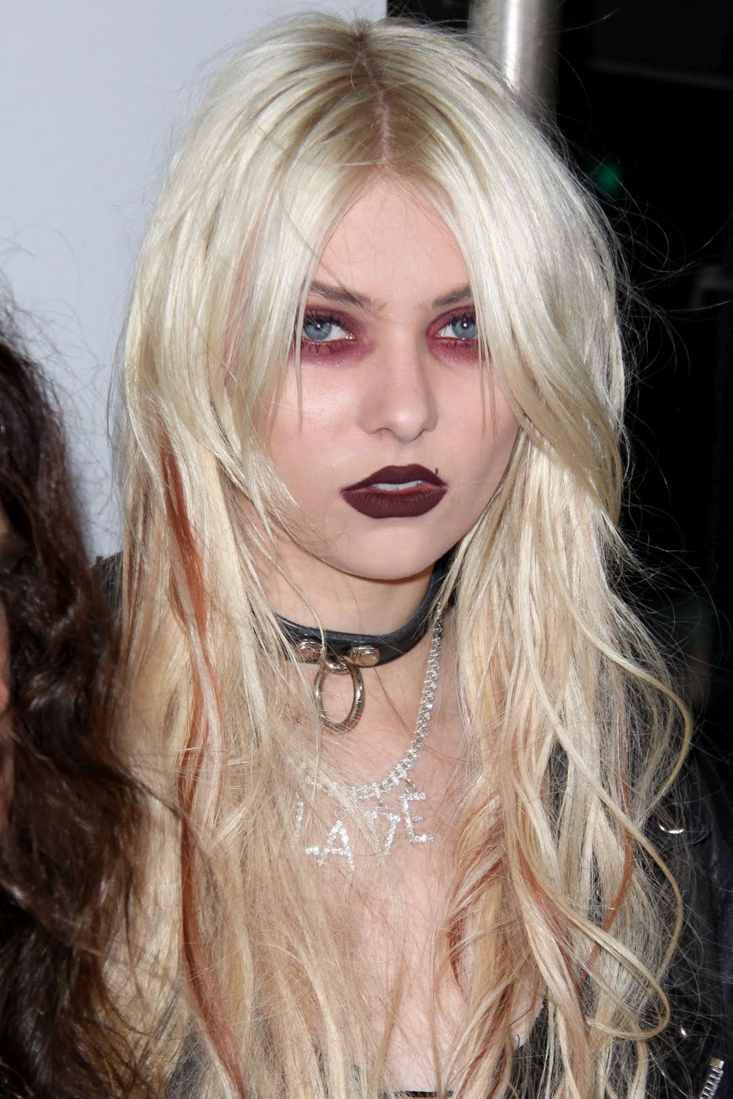 http://3.bp.blogspot.com/__ZhfqurWjEs/TM73Dmnw5TI/AAAAAAAAQps/C1cd_pbDNAk/s1600/Taylor-Momsen-flash.jpg