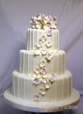 cake with hydrangeas