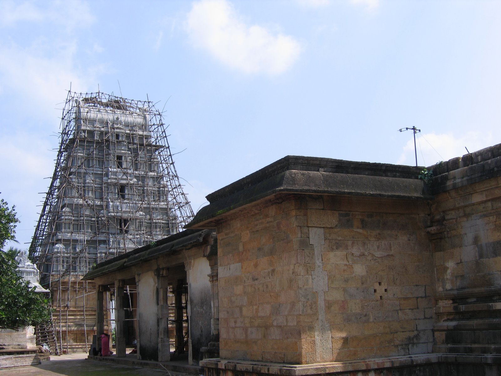 [Saligrama+Kothandaramar+tower.jpg]