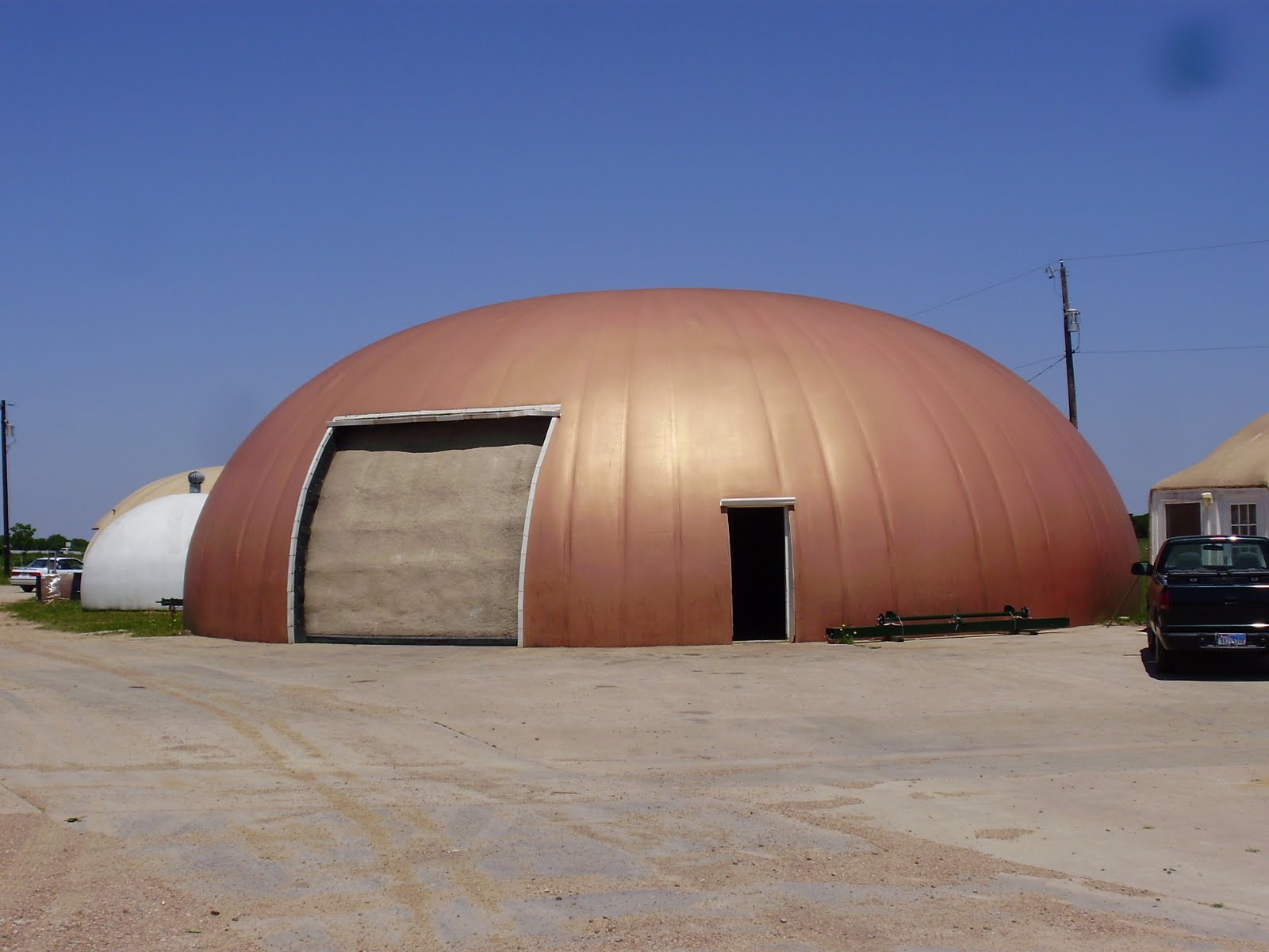 Life at 55 mph Monolithic Dome Institute in Italy, Texas (click here