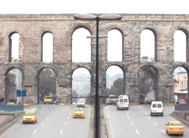 [Aqueduct_of_Valens_in_Istanbul.jpg]