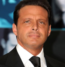 Luis Miguel acude a fiesta de Jennifer Lopez