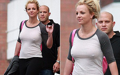 Britney Spears con un aspecto deplorable y sin sostén