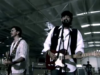 Video Oficial de Juan Luis Guerra feat Juanes - La Calle