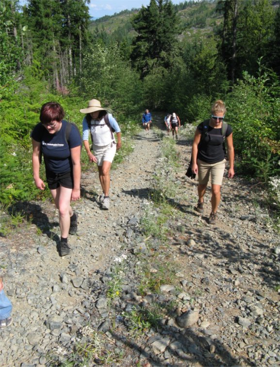 [EF09ErinLynnAlisonuphill.jpg]