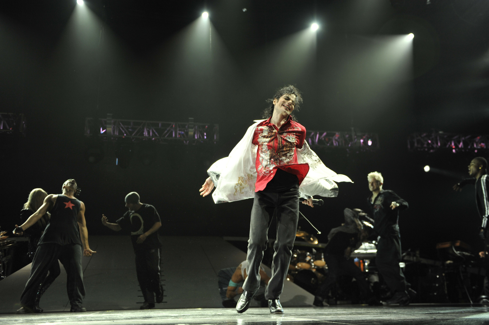 http://3.bp.blogspot.com/__iuYbs5zGVw/TRbW8qczqVI/AAAAAAAAATU/dsZrtUXLtKc/s1600/michael-jackson-this-is-it-wind.jpg