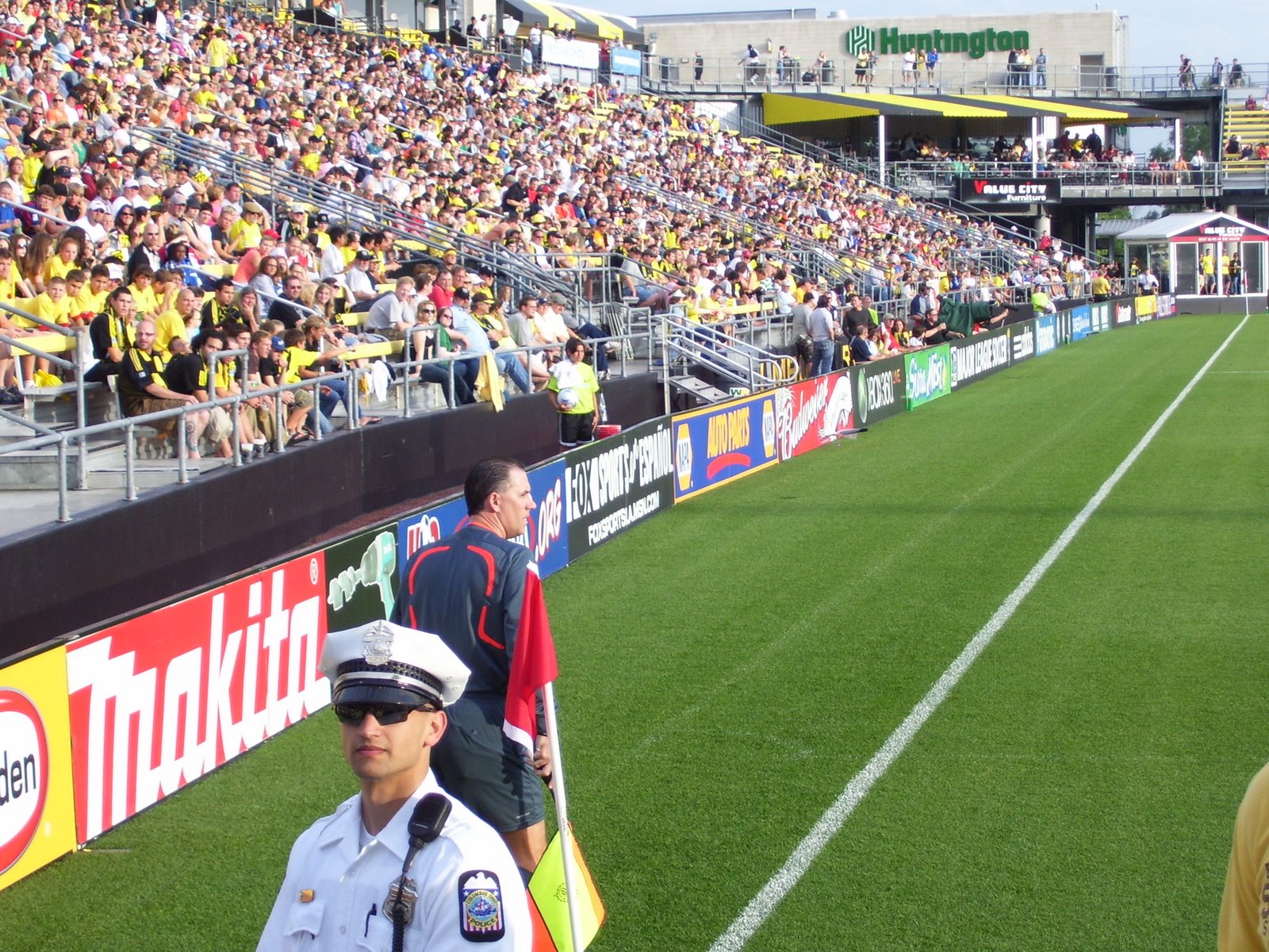 [west+side+crowd+2.JPG]