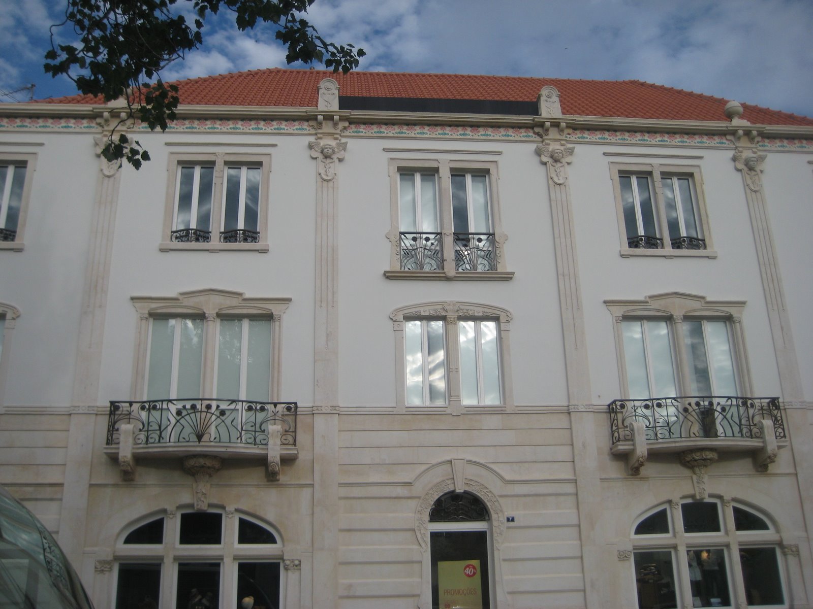 [PRÉDIOS+DE+LEIRIA+COM+HISTÓRIA+001.jpg]