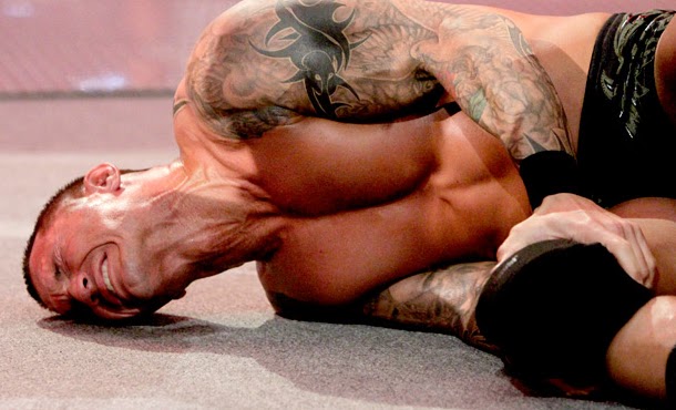Randy Orton sigue teniendo dolores en el cuello Randy%20Orton%202010