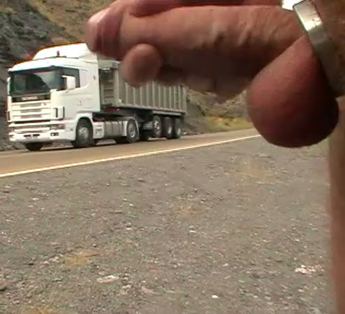 http://3.bp.blogspot.com/_a2PRgSJqqSI/SogGyBZ4BNI/AAAAAAAAA0M/vyXlQAkSuGc/s400/public_jerker.jpg