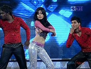 Amrita Rao Performs at Jashn 2010 - Photos, Video