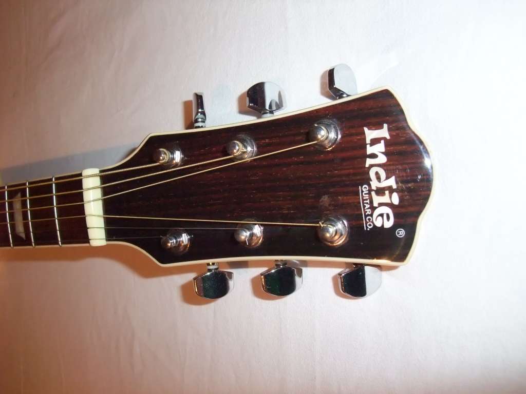 So many guitars, so little talent Indie 25 'Visual DCE'