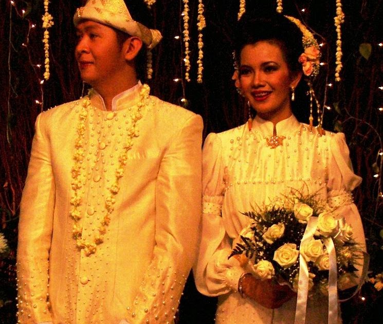 Adat Perkahwinan Orang Melayu Islam: Pakaian Pengantin