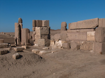 موسوعه نوفلكو للاثار صان الحجر 77+-+statues+and+obelisks+with+hyrogliphes