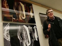 [M10-440928759--253x190.jpg]