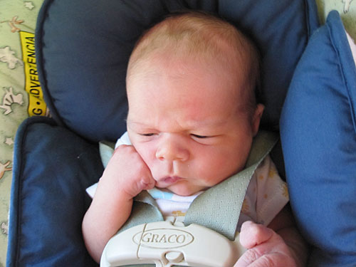 [web-nolan-2daysold-carseat.jpg]