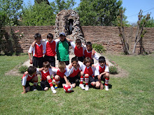 Los chicos de la escuela marplatense de futbol infantil