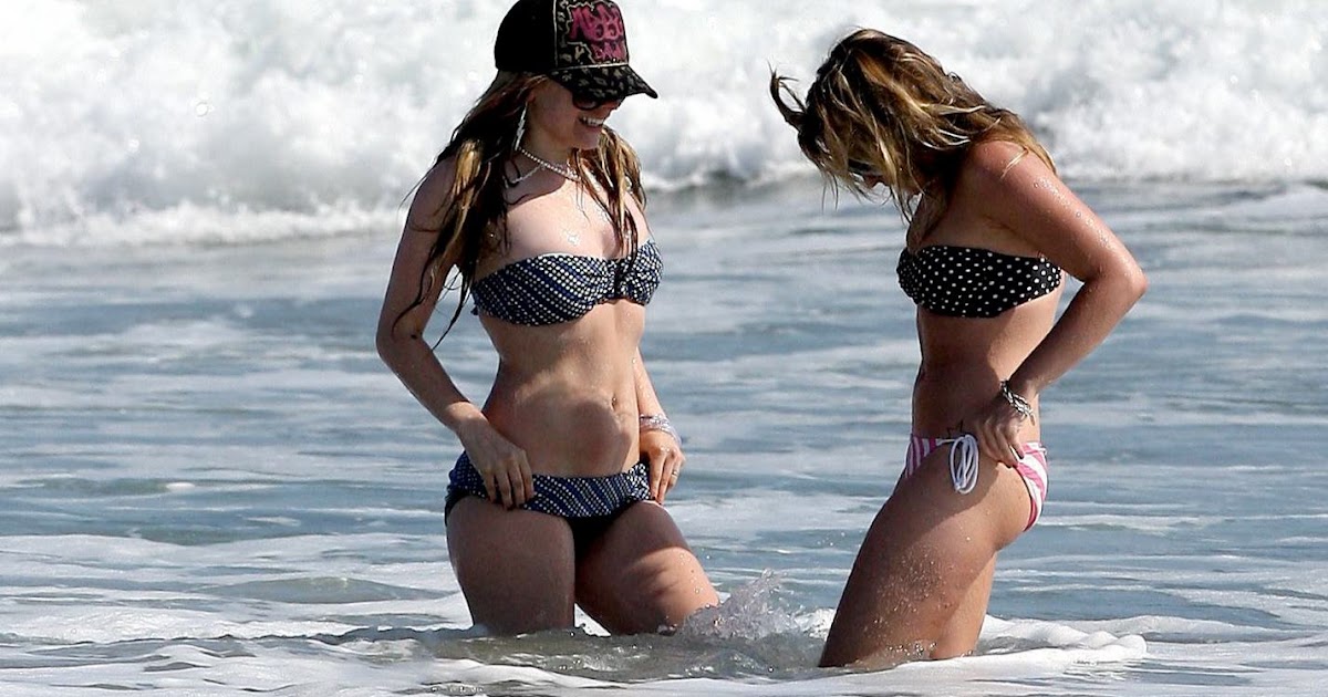 Avril Lavigne Bikini Pictures