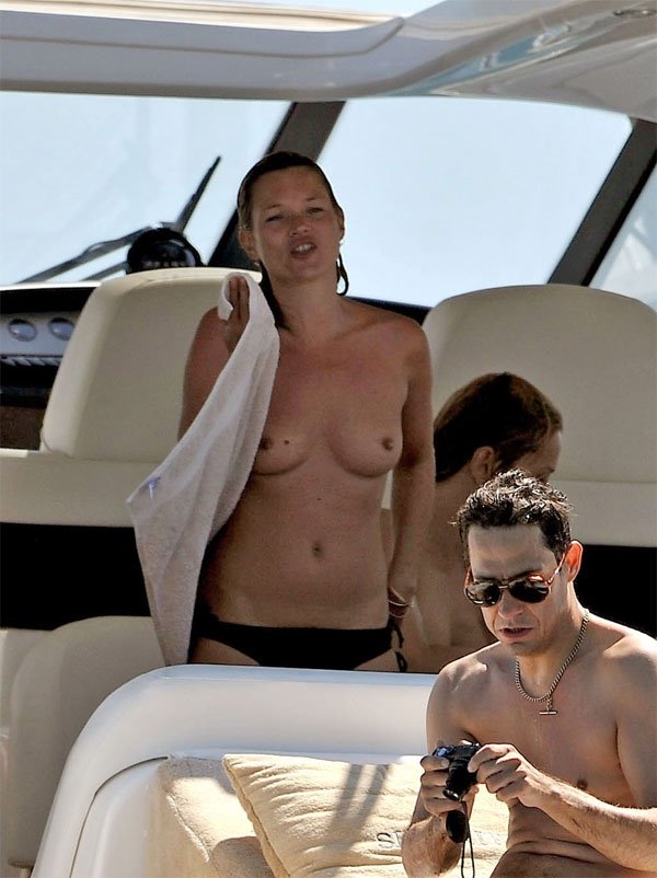 [Kate+Moss+and+Karen+Mulder+Are+Having+a+Topless+Boat+Party+On+Some+Rich+Dude's+Yacht+www.GutterUncensoredPlus.com+11.jpg]