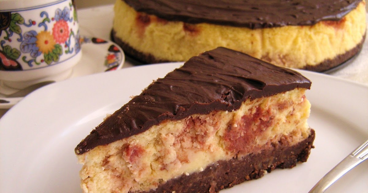 Cafe Sardunya ÇİKOLATA SOSLU VİŞNELİ CHEESECAKE