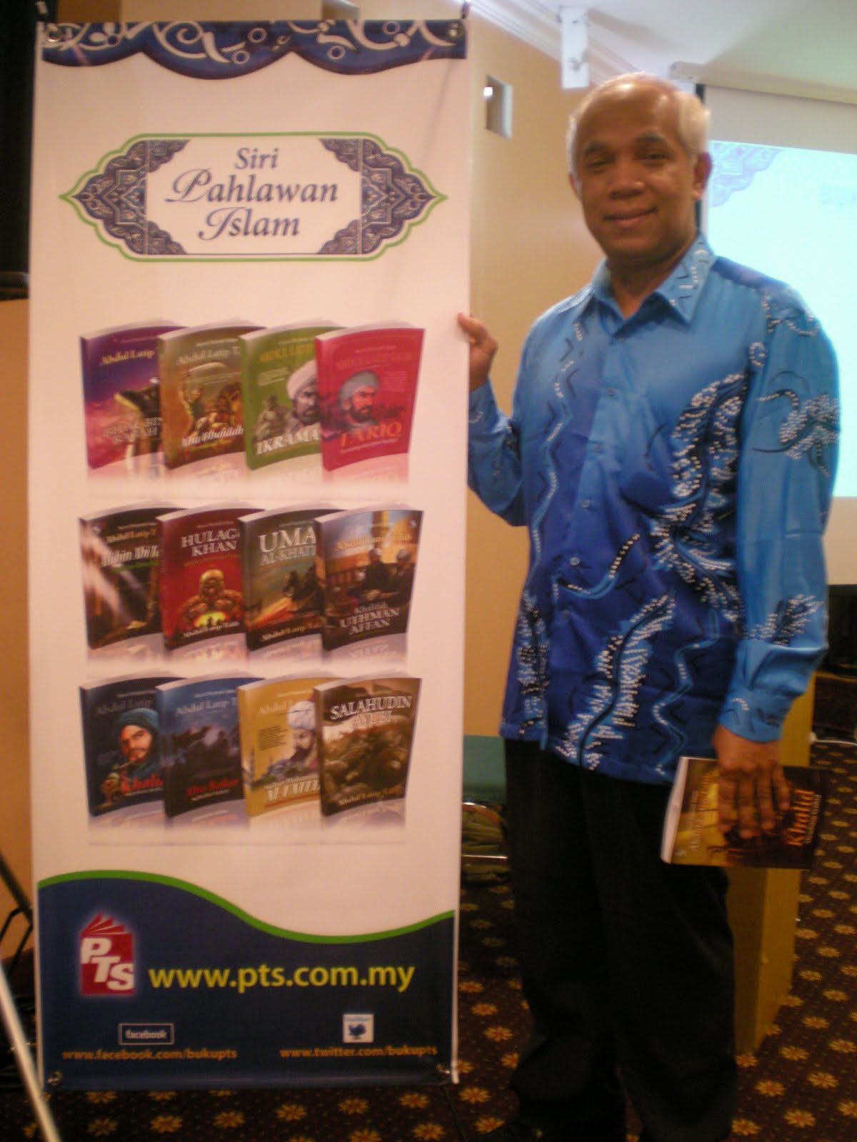 [12+BUKU+SEJARAH.JPG]