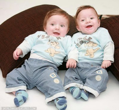 அழகிய இரட்டைக் குழந்தைகள் Twin-babies+%2815%29