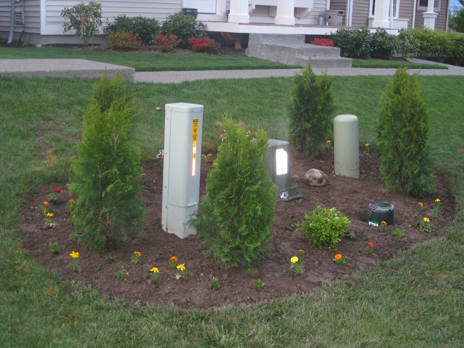 Mount Si Cottages Blog: Landscape Committee Back at Work!!
