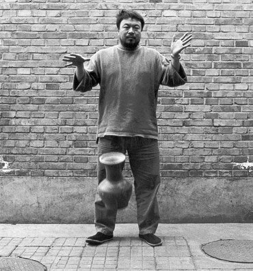 [ai-weiwei-dropping.jpg]