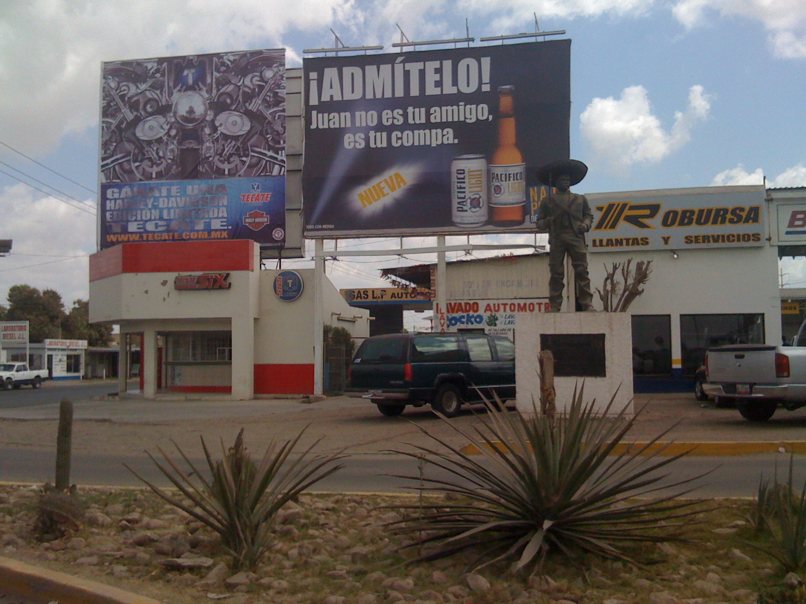 [Tecate+light+vs.+Pacífico+nuevo.png]