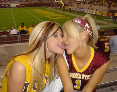 College Teens Kissing 25