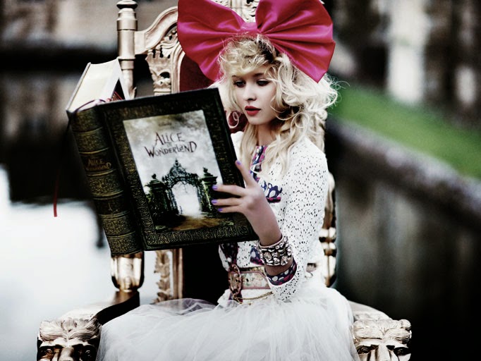 [alice-reading_94772a.jpg]