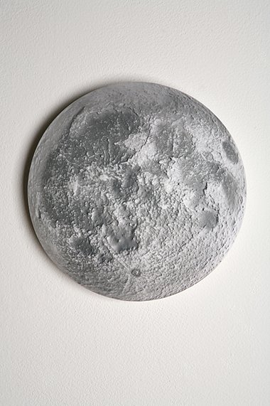 [mooninmyroom.jpg]