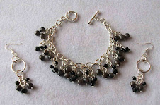 Pulsera Cod 2452 cristales negros y nacar S/ 35.00 Nuevos Soles