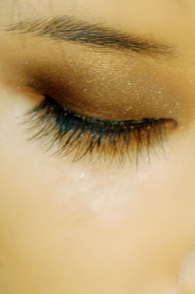 [12_fakeeyelashes.jpg]