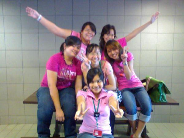 [girls+in+pink!!!+(1st+fon+presentation).jpg]