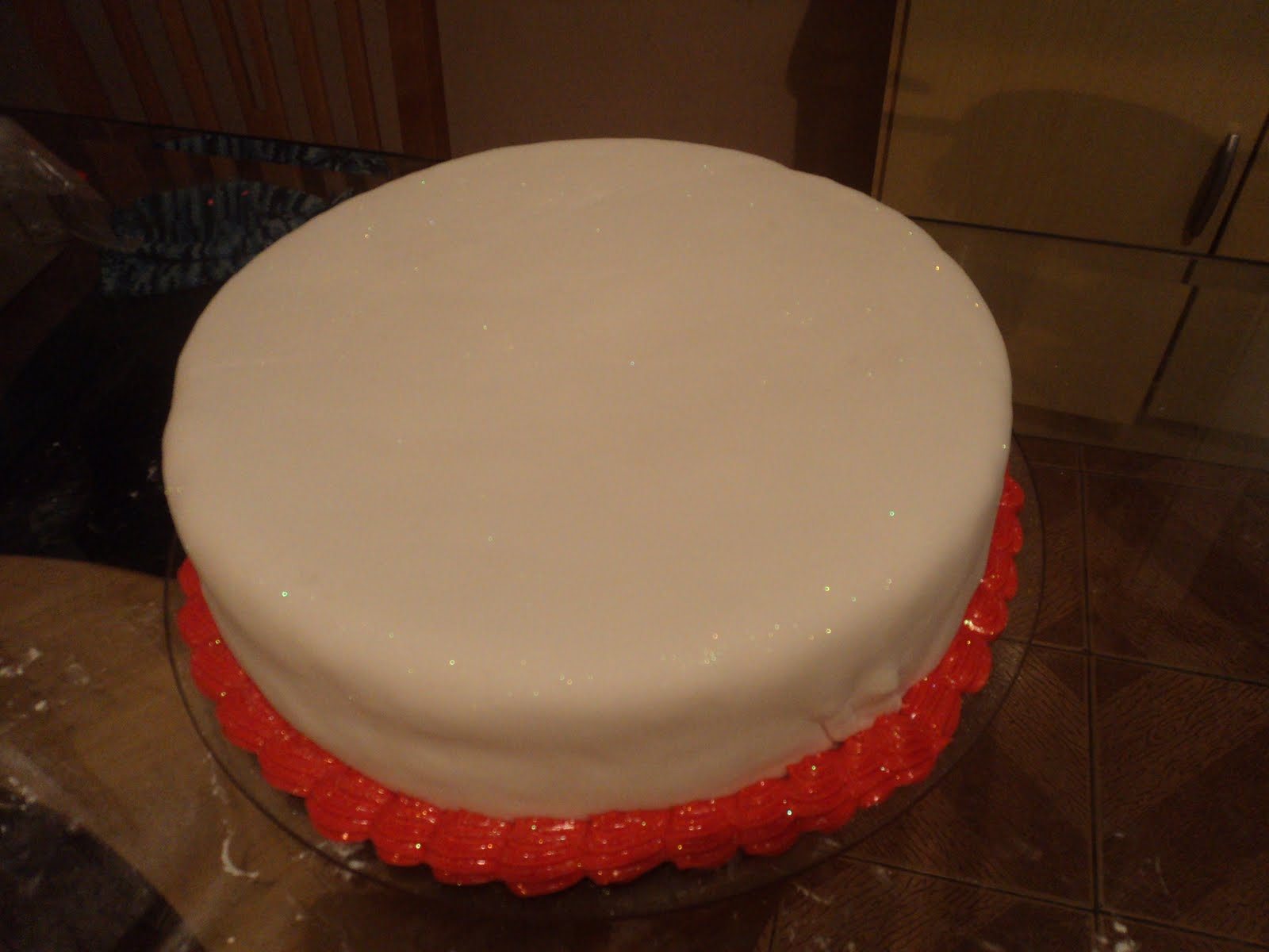 FABIANE BOLOS E DOCES Bolo Pasta Americana Vermelho e Branco