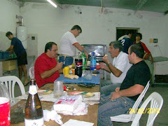 COMO COMEN ESTOS MUCHACHOS!!!