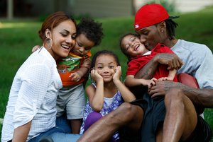 [1218BENGALS-HENRY.ART_GQU10A6I3.1+henryfamily.embedded.prod_affiliate.6.jpg]