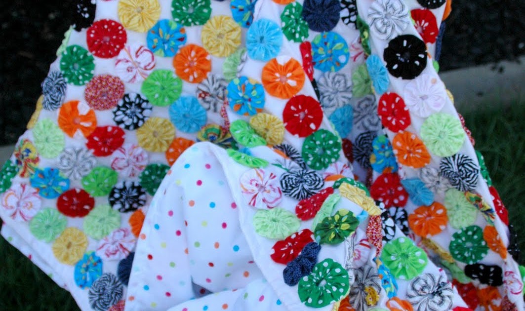 Lipstick and Laundry YoYo Quilt