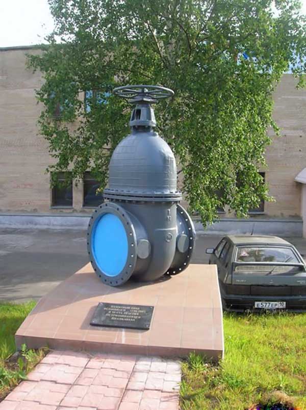 [monuments-Russia-23.jpg]