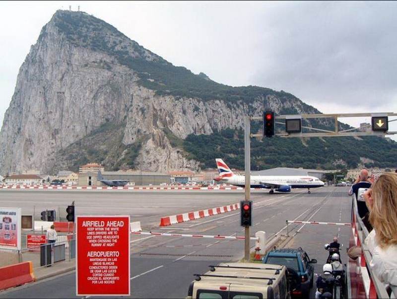 Aeroporto de Gibraltar: curioso e perigoso