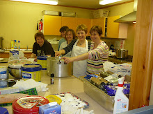 The lasses preparing for the feast!