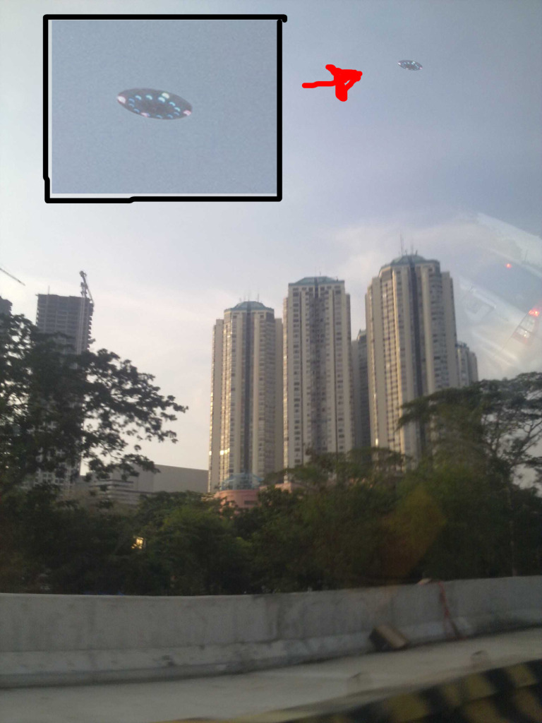 [UFO+Sighting+Jakarta+Indonesia.jpg]