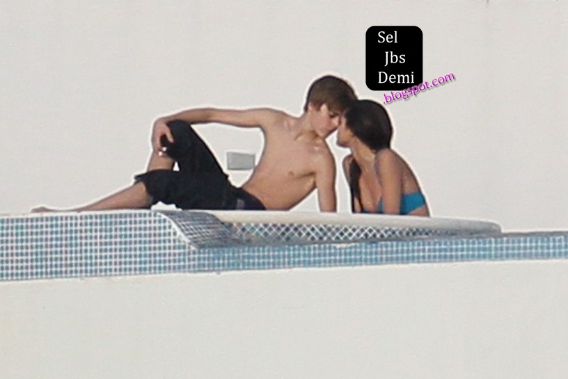 selena gomez justin bieber kissing. Selena Gomez Y Justin Bieber