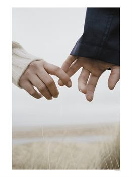     RF244067~Couple-Holding-Hands-Posters