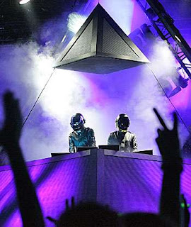 http://3.bp.blogspot.com/_b6u0bKEkmWA/R1Bt87dBdAI/AAAAAAAADJQ/QkLtQzR0OQ4/s1600-R/Daft%2BPunk.jpg