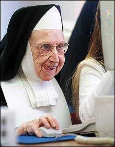 nun_on_computer-12150.jpg